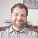 Kwast met zeeblauwe kleur verf